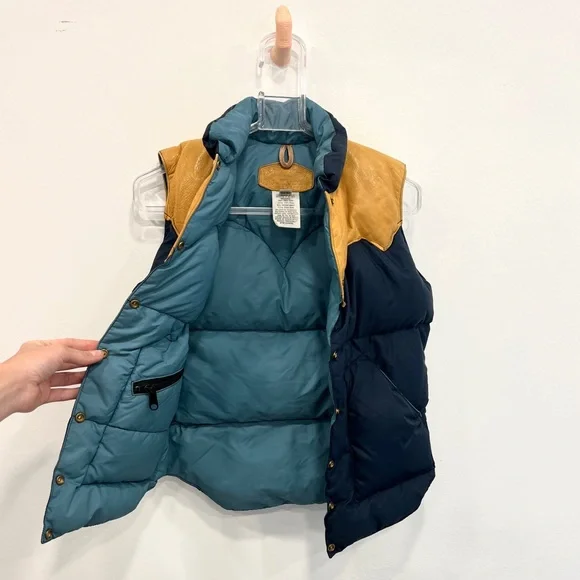 VTG 70s Woman’s Rocky Mountain Featherbed Navy Quilted Down Vest Size 5/6 - Picture 1 of 5